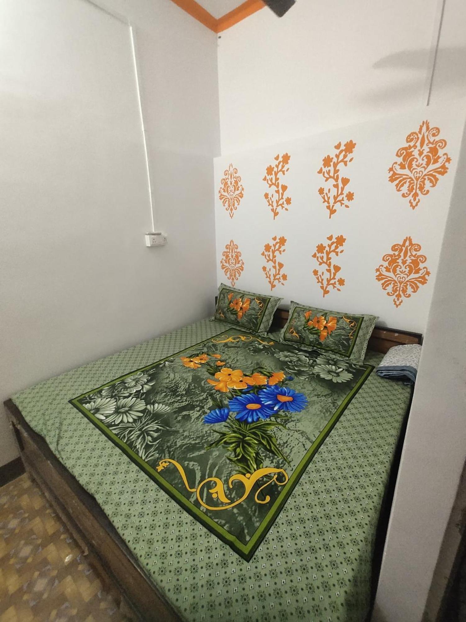 Awadh Guest House Ayodhya Экстерьер фото